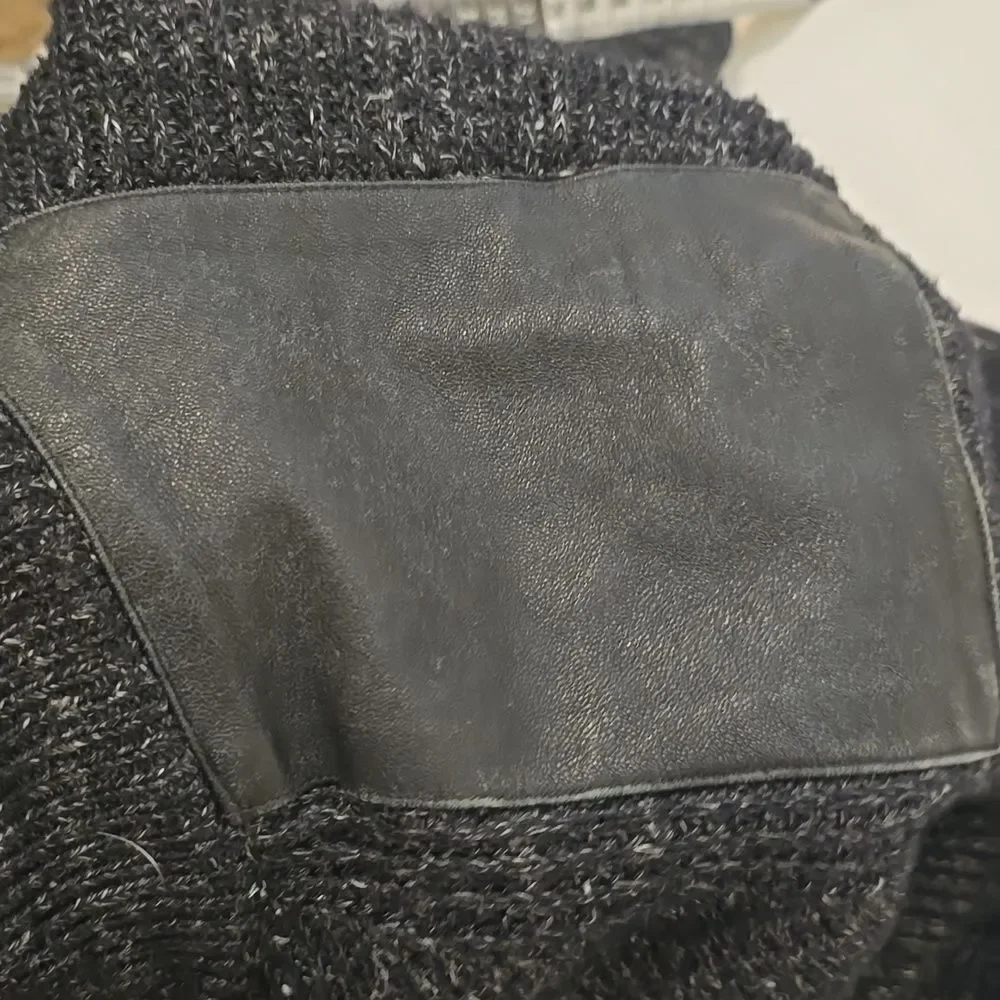 Banana Republic leather detais